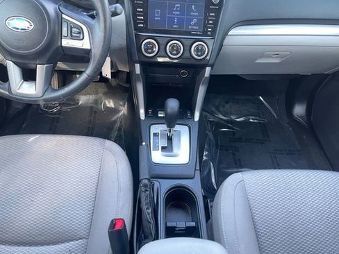 Used 2017 Subaru Forester 2.5i Premium image 11