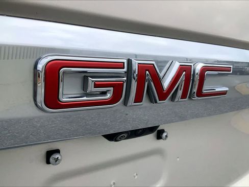 Used 2024 GMC Yukon Denali w/ Advanced Technology Package image 10