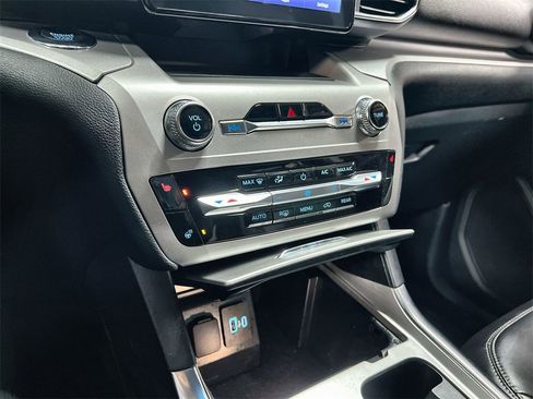 Used 2022 Ford Explorer XLT w/ Equipment Group 202A image 36