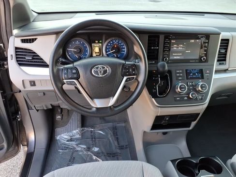 Certified 2020 Toyota Sienna LE image 12