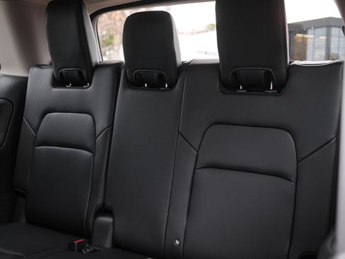 Used 2025 Nissan Pathfinder Platinum image 32