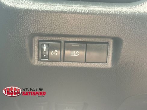 Used 2025 Toyota RAV4 XLE AWD/4WD image 30