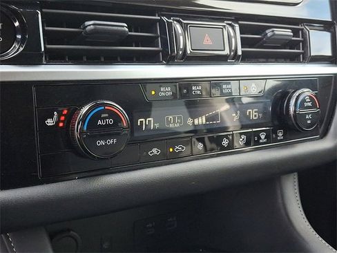 Used 2025 Nissan Pathfinder SL image 16