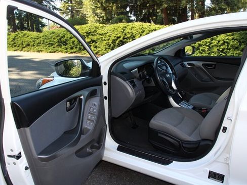 Used 2012 Hyundai Elantra GLS FWD image 5