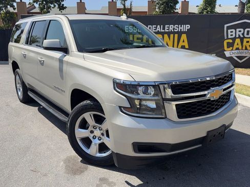 Used 2017 Chevrolet Suburban LT image 2