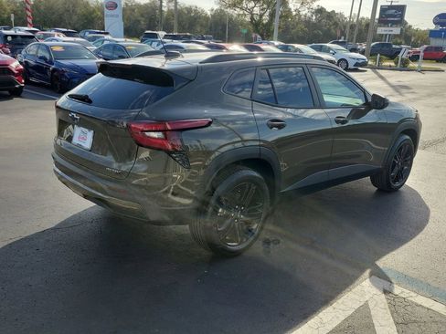 Used 2024 Chevrolet Trax ACTIV w/ Sunroof Package image 3