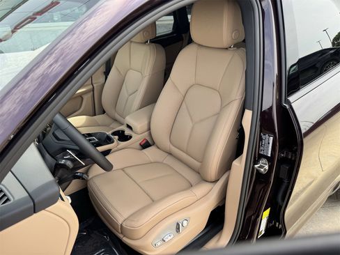 New 2025 Porsche Macan image 5