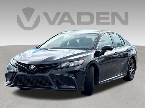 Used 2023 Toyota Camry SE FWD image 3