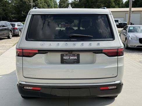 Used 2022 Jeep Wagoneer Series II AWD/4WD image 10