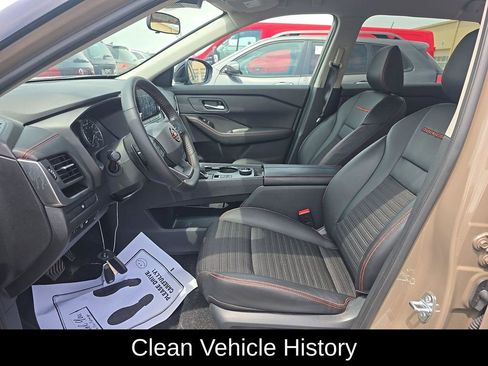 Used 2025 Nissan Rogue SV AWD/4WD image 4