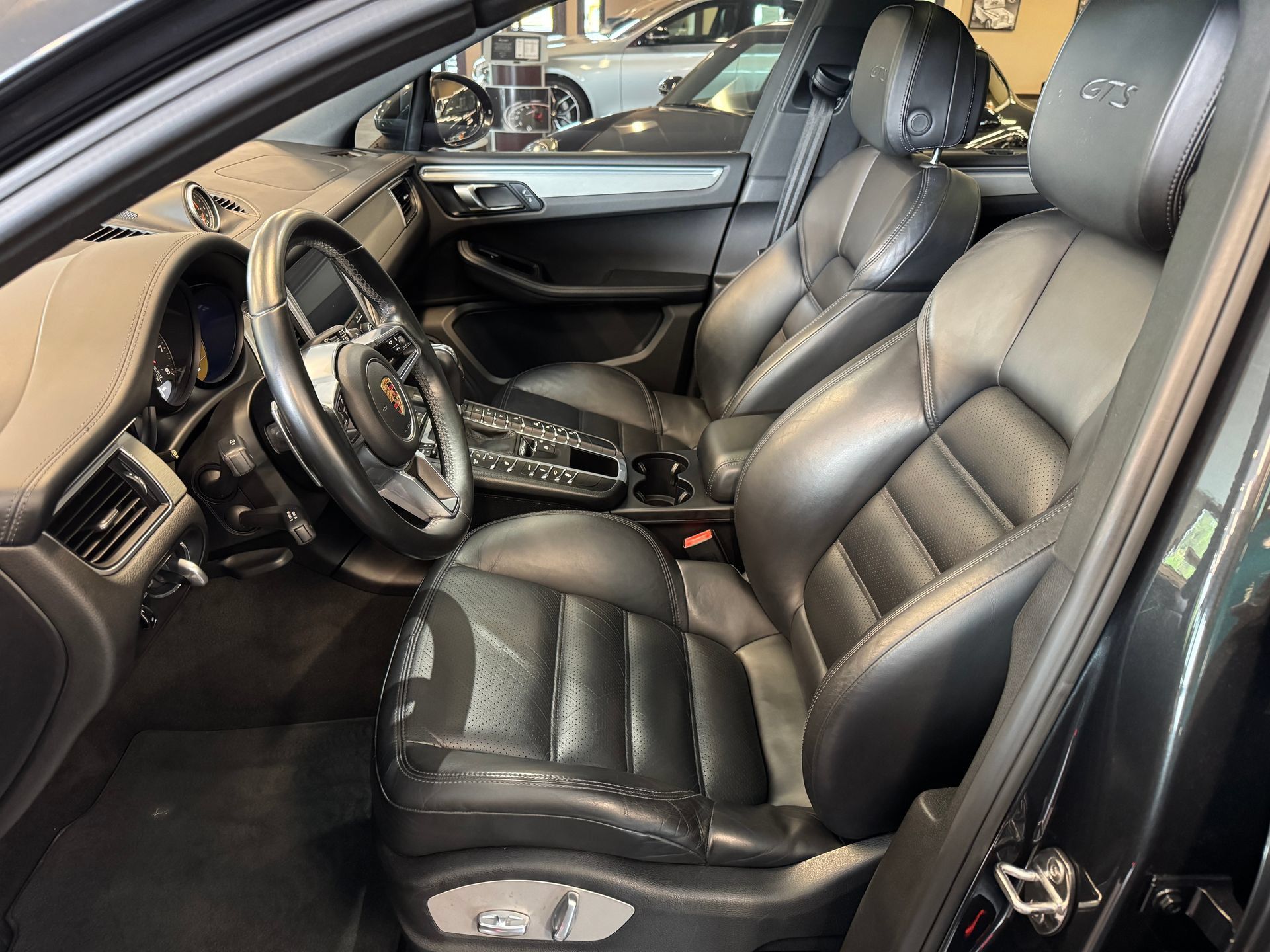 Used 2018 Porsche Macan GTS AWD/4WD image 19