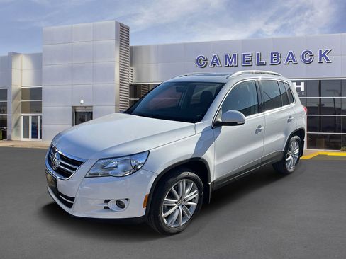 Used 2011 Volkswagen Tiguan SE image 12