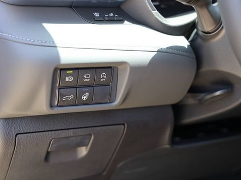 New 2026 Toyota Highlander Platinum AWD/4WD image 18