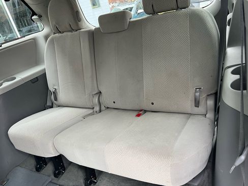 Used 2014 Toyota Sienna LE image 11