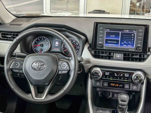 Used 2022 Toyota RAV4 XLE w/ Convenience Package AWD/4WD image 12