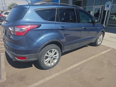 Used 2018 Ford Escape SE FWD image 3