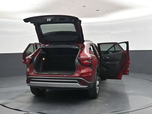 Used 2025 Chevrolet Trax LT FWD image 48