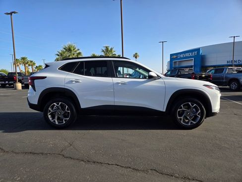 Used 2025 Chevrolet Trax LT FWD image 7