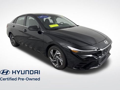 Used 2025 Hyundai Elantra SEL image 1