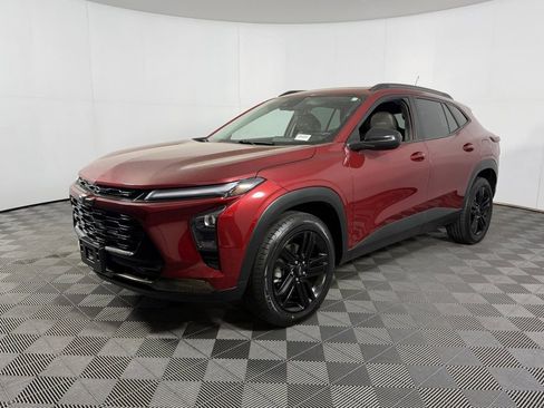 Used 2024 Chevrolet Trax ACTIV w/ Sunroof Package image 3