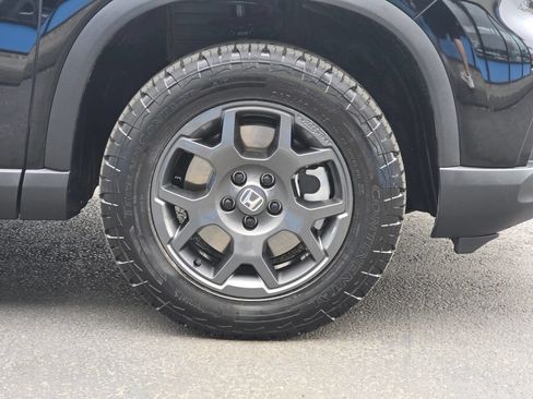 Certified 2025 Honda Pilot TrailSport image 9
