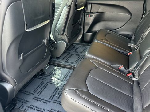 New 2026 Chrysler Pacifica Select image 14