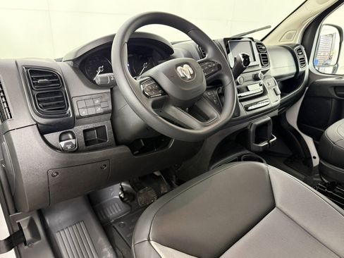 Used 2026 RAM ProMaster 2500 w/ Convenience Group FWD image 17