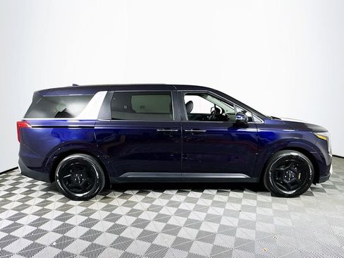 Used 2025 Kia Carnival FWD image 8