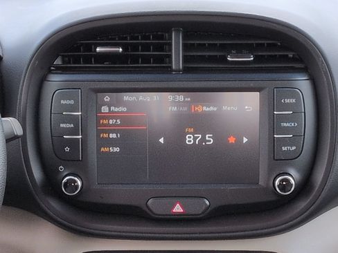 Used 2025 Kia Soul LX w/ LX Technology Package FWD image 17