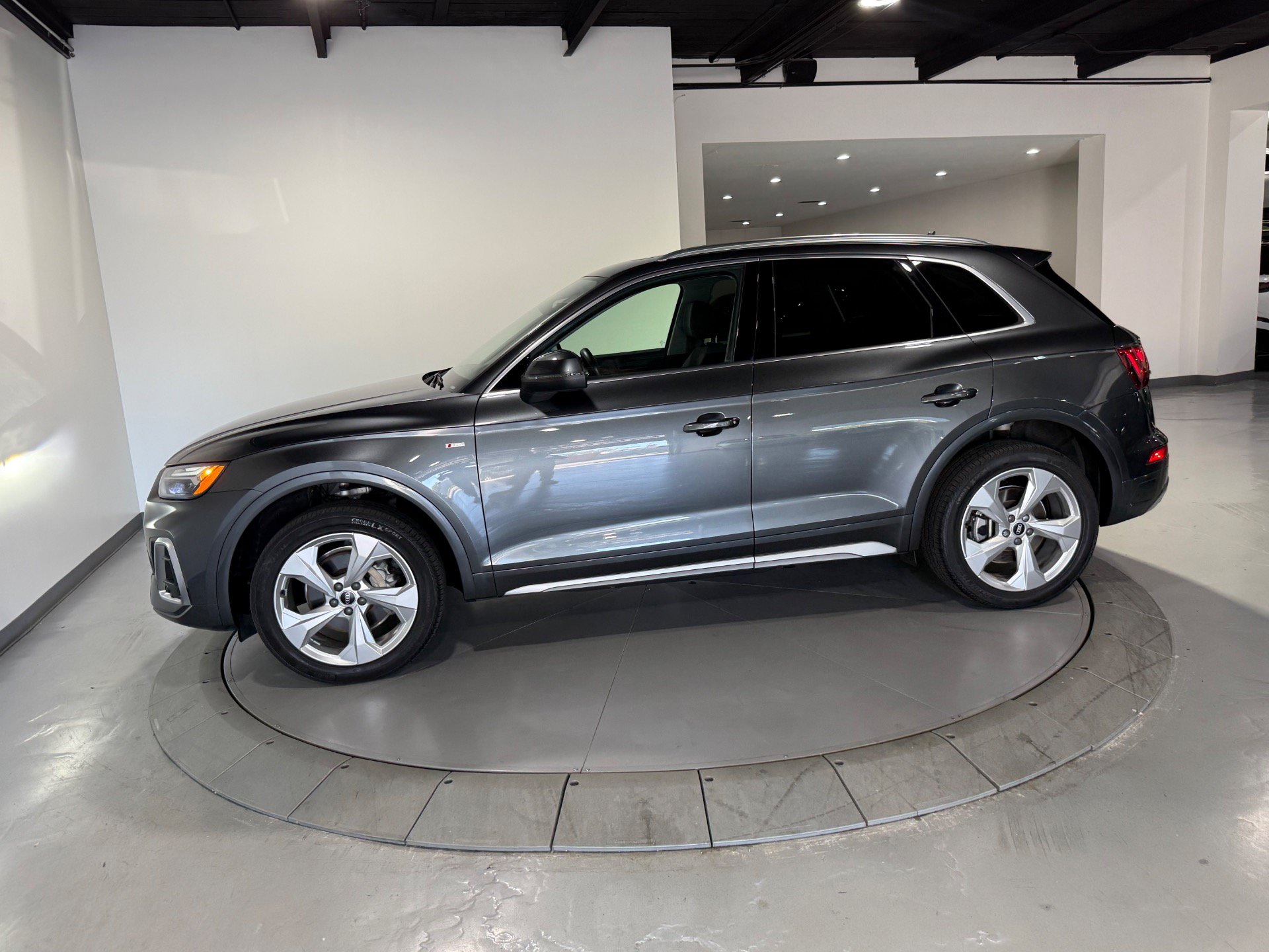 Used 2023 Audi Q5 2.0T Premium Plus w/ Premium Plus Package AWD/4WD image 17