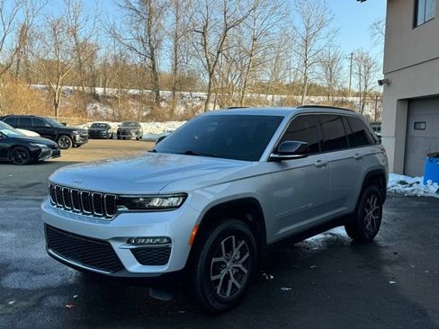 Used 2024 Jeep Grand Cherokee Limited RWD image 1