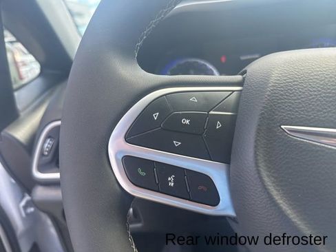 Used 2026 Chrysler Pacifica Select image 21