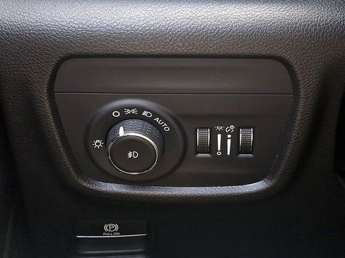 Used 2022 Jeep Grand Cherokee L Limited AWD/4WD image 26
