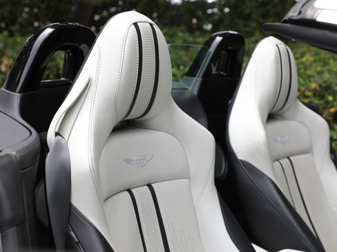 Used 2023 Aston Martin V8 Vantage Roadster RWD image 43