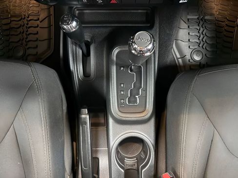 Used 2018 Jeep Wrangler Unlimited Sport S AWD/4WD image 24