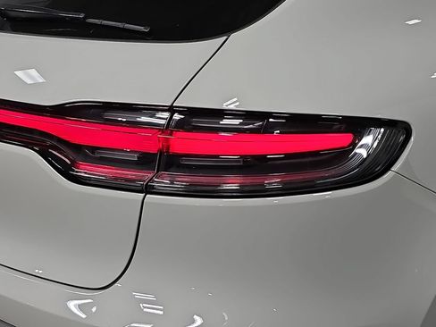 Certified 2025 Porsche Macan S AWD/4WD image 30