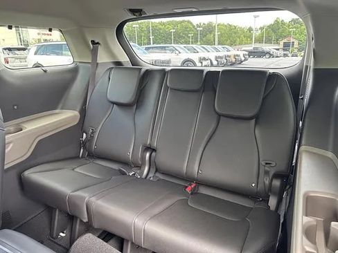 New 2026 Kia Carnival EX FWD image 15