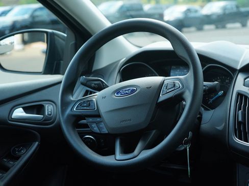 Used 2017 Ford Focus SE FWD image 14