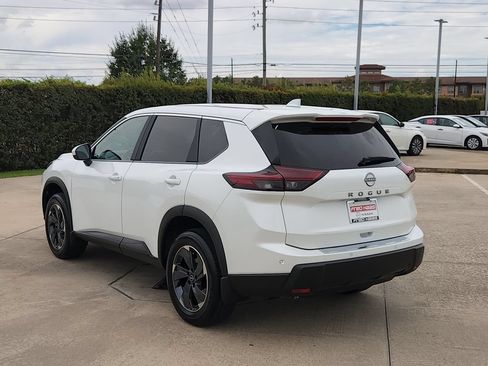 Used 2026 Nissan Rogue SV FWD image 7