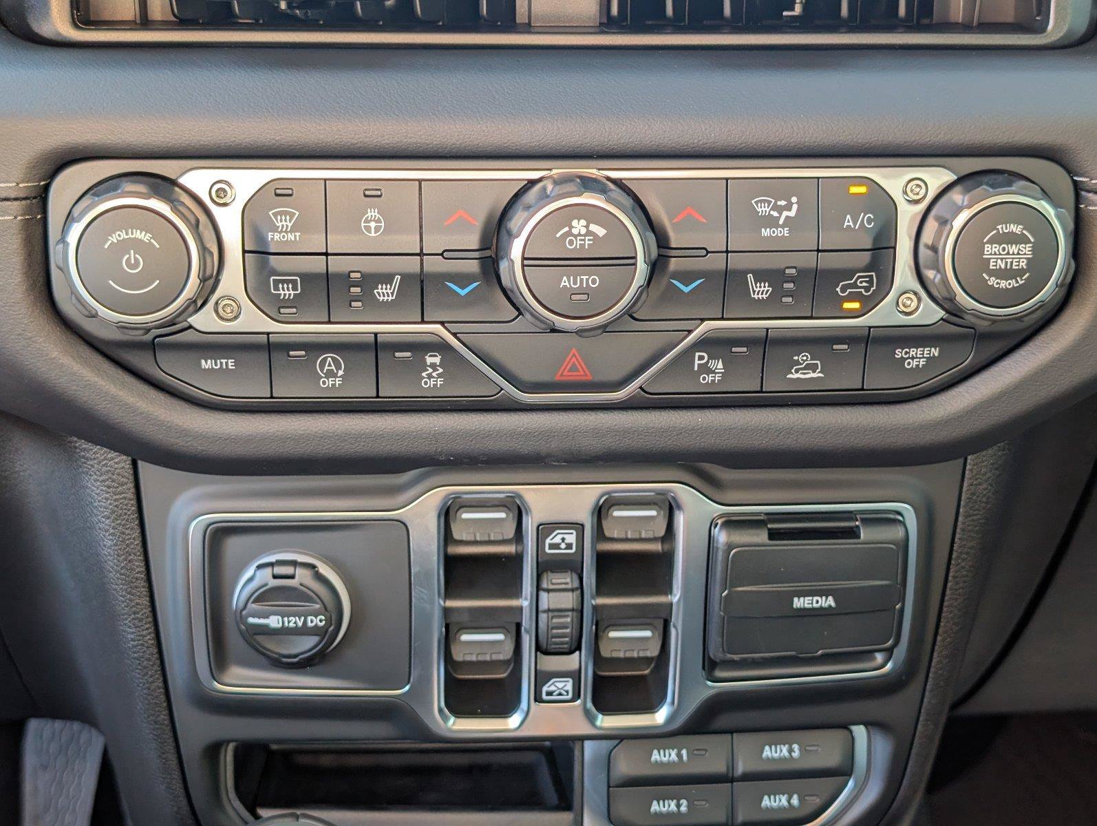 New 2027 Jeep Wrangler Unlimited Sahara AWD/4WD image 23