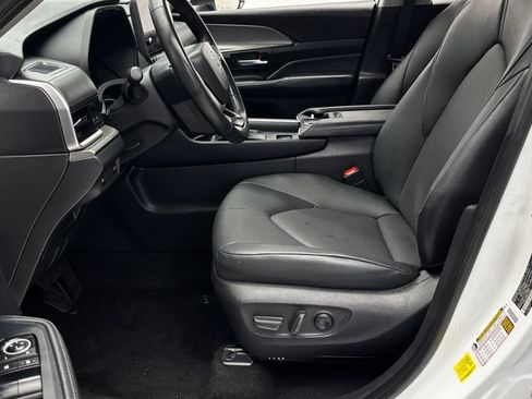 Used 2024 Toyota Grand Highlander AWD image 12