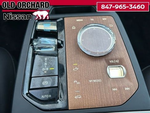 Used 2023 BMW iX xDrive50 w/ Ultimate Package 2 AWD/4WD image 17