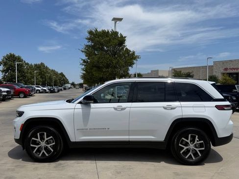 Used 2024 Jeep Grand Cherokee Limited RWD image 5