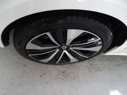 Used 2022 Volvo S60 B5 Inscription image 27