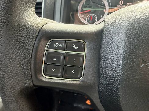 Used 2017 RAM 1500 Classic SLT AWD/4WD image 16