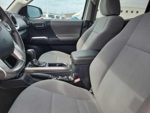 Used 2019 Toyota Tacoma SR5 AWD/4WD image 19