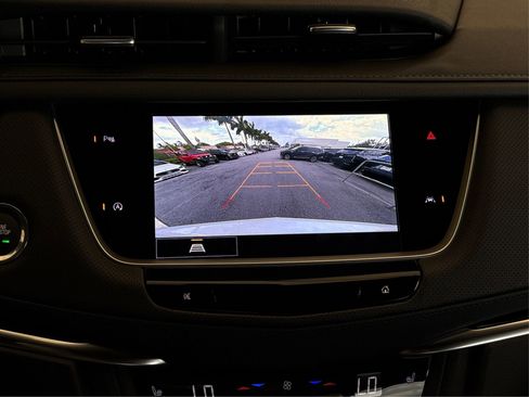 Used 2025 Cadillac XT6 Luxury image 25