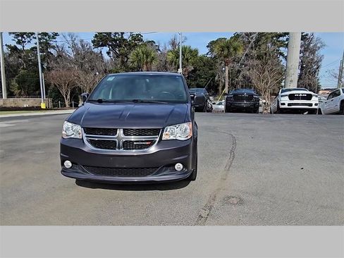 Used 2019 Dodge Grand Caravan SXT image 36