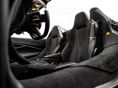 Used 2024 McLaren 750S Spider RWD image 19