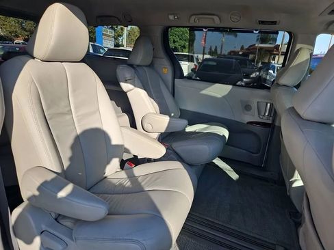 Used 2011 Toyota Sienna XLE image 18